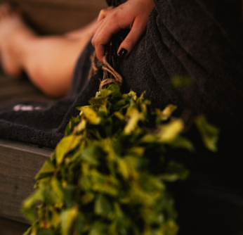 How To Use a Dry Sauna Whisk 20 kuidas kasutada kuivatatud saunavihta