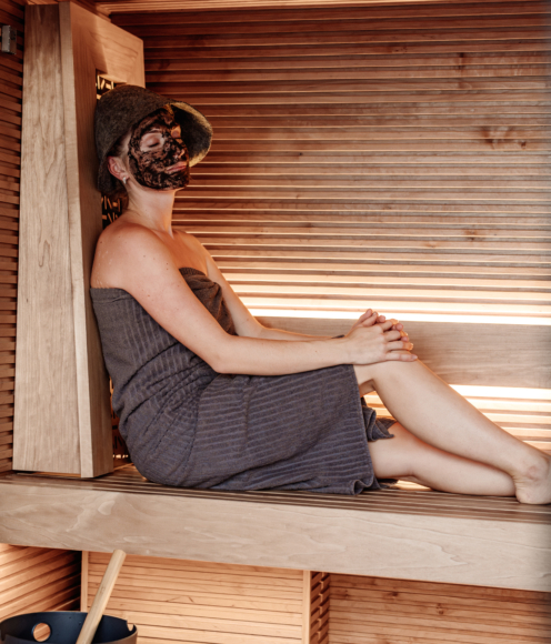Using a face mask during the sauna – a natural part of the sauna ritual 4 HUU01895