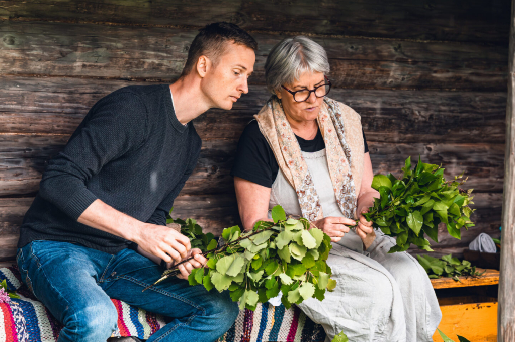 The Estonian Sauna: A Journey Back to Nature and Ritual 9 vihtlemine-saunas-mis-see-on-ja-kuidas-seda-proovida-3